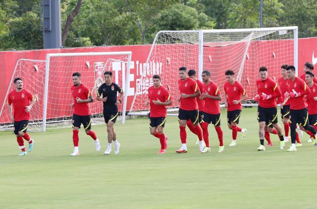国足开练冲刺12强赛 八字方针：安全回归、全力抢分